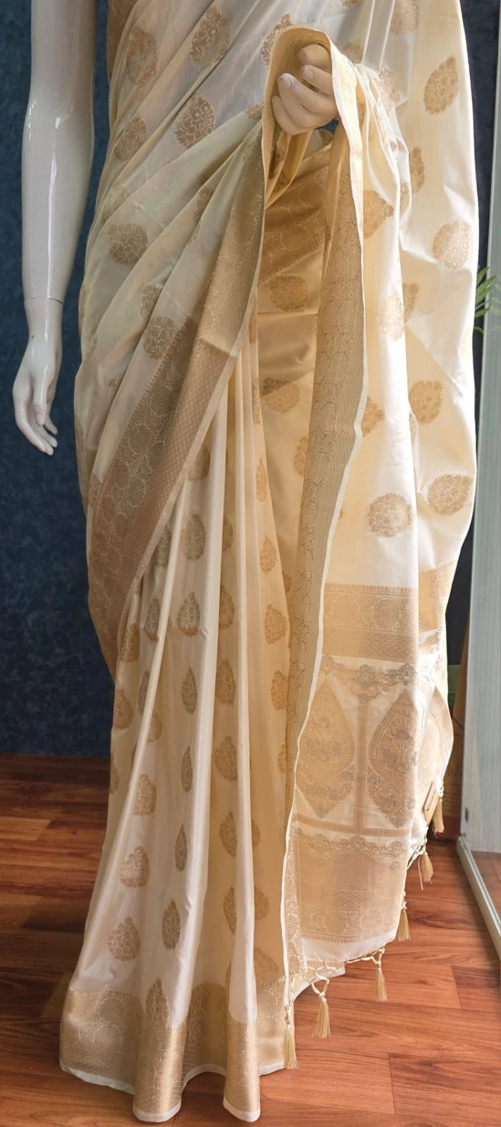 Semi Dola Silk - Off White