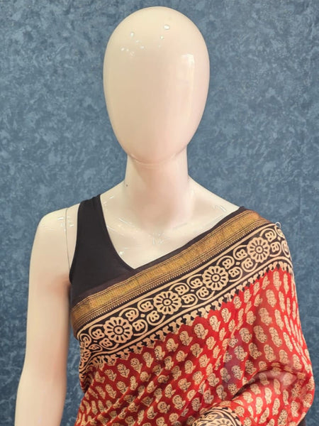 Contrast Deep red Black Maheshwari Silk Saree