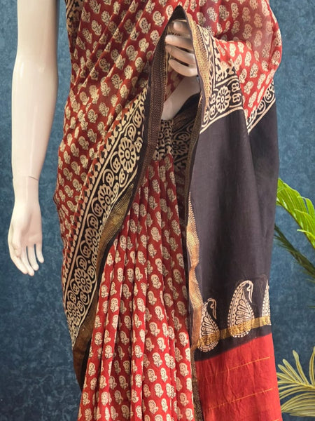 Contrast Deep red Black Maheshwari Silk Saree