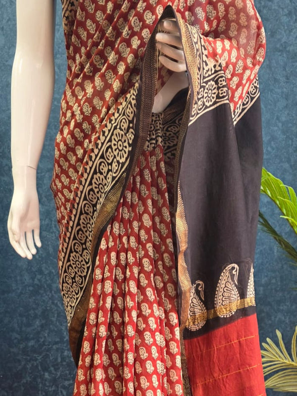 Contrast Deep red Black Maheshwari Silk Saree