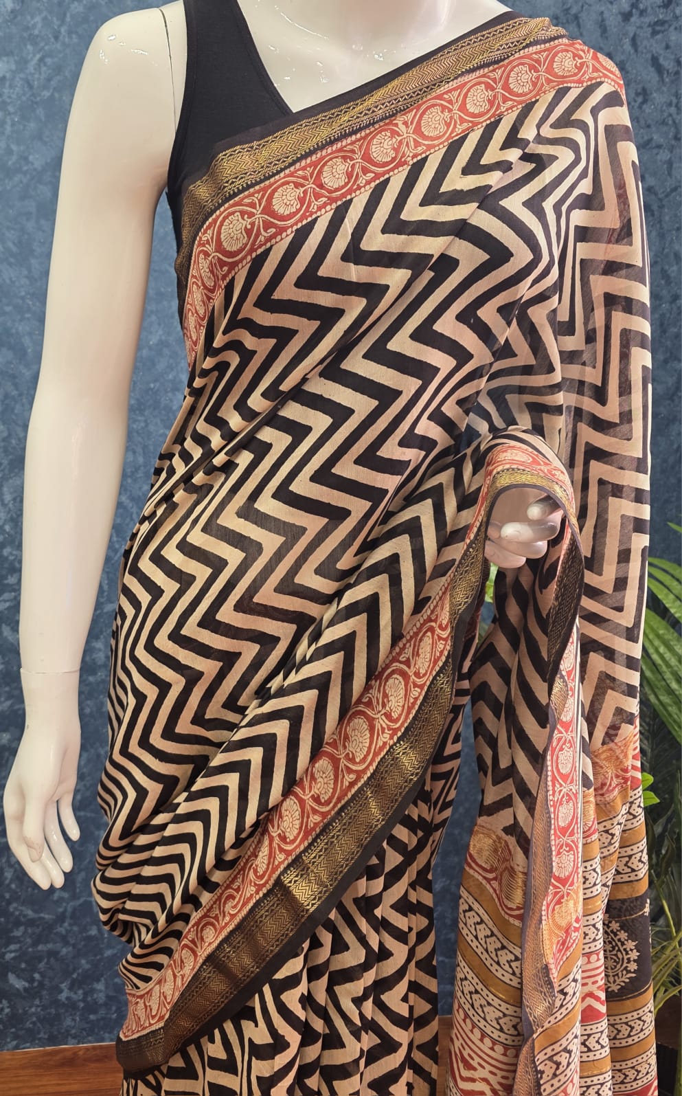 Maheshwari Silk  Black  Cream Zigzag